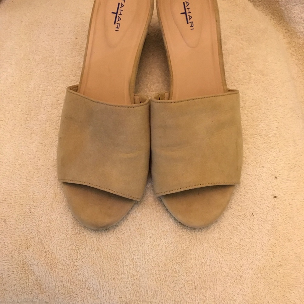 Tahari Tan Wedge Slip on Sandals size 8.5 - Picture 12 of 13